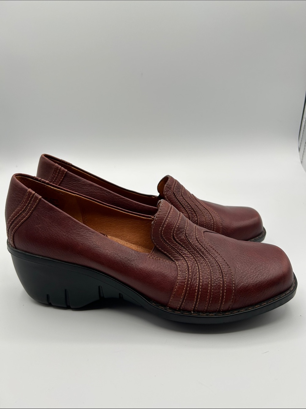 Clarks Artisan Collection Women's Burgundy Leather Slip-On Mules/Clogs - Picture 8 of 12